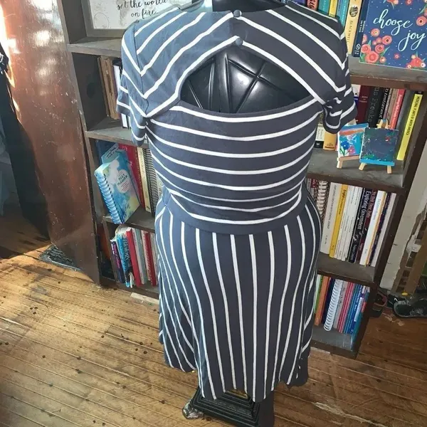 Loft black & white striped cutaway back 6 skater dress - Image 2