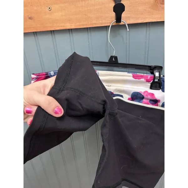 Lululemon Groove Short II‎ Black Floral Waistband Yoga Shorts Size 10 - Image 4