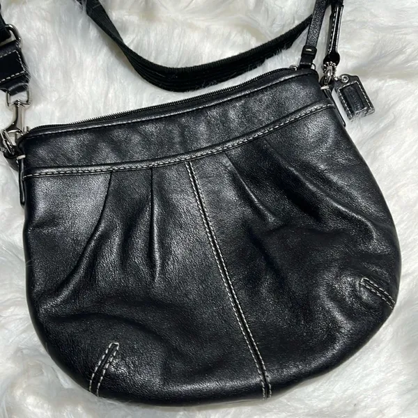 COACH Black Leather SOHO‎ Swing Pack Purse Crossbody Bag B94 - Image 2