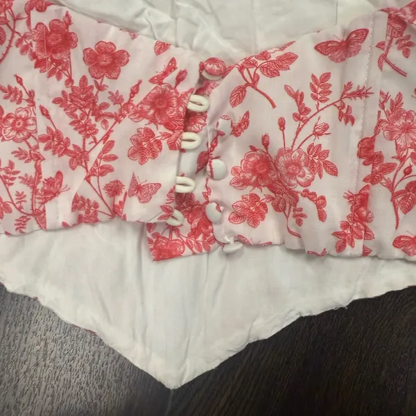Princess Polly White and‎ Red Floral Crop Top - Image 4