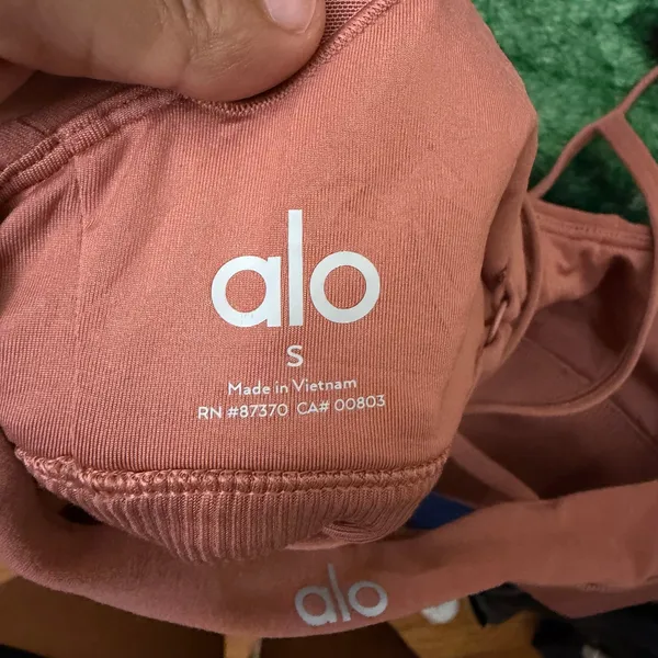 Alo Soft Lavish Bra Size‎ Small W9234R Sports Bra Workout Pink Straps - Image 3