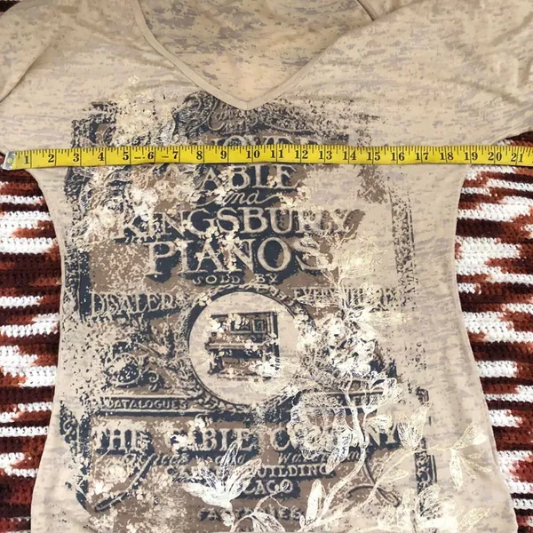 2000s Y2K V-neck fitted gothic grunge whimsygoth graphic tee long top shirt blouse henley short sleeve tan beige cream brown black #streetwear Size S-measurement in pics - Image 5