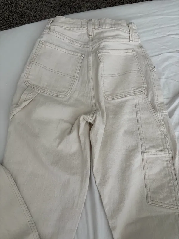 Abercrombie Cream cargo pants - Image 2