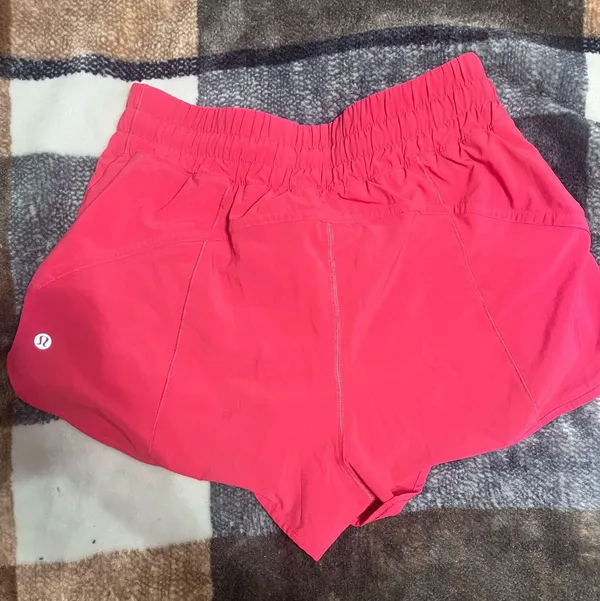 Lululemon Shorts 2.5" - Image 2