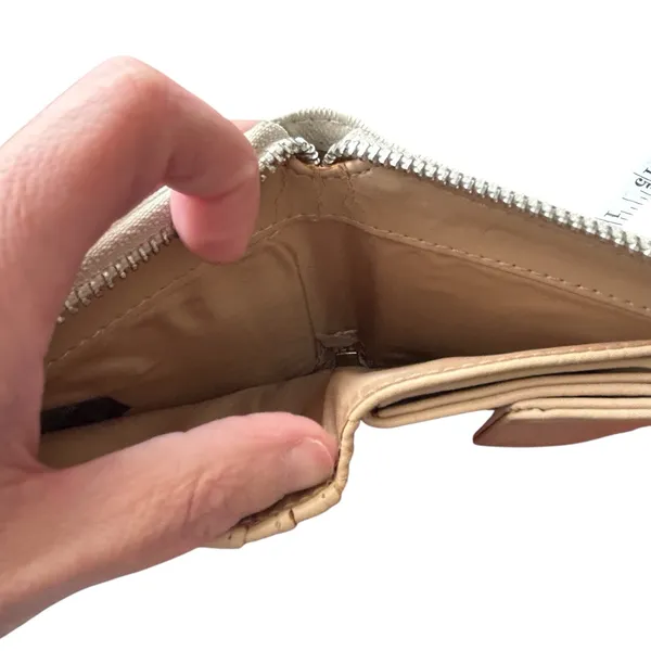 Guess Cream Wallet Billfold Card Holder - Image 6