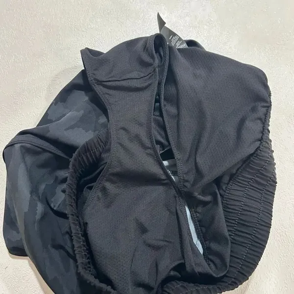 Vuori Camo Athletic Running Shorts Black Gray Drawstring Size Small Performance - Image 6