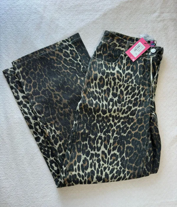 Edikted Low Rise Leopard Printed Jeans - Image 4