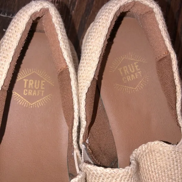 True Craft tan woven loafers size 7 - Image 5