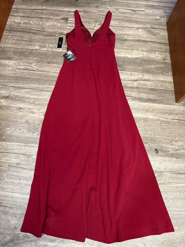 👗Lulus Burgundy Maxi Formal Dress NWT Deep V Sleeveless Gown Size M - Image 3
