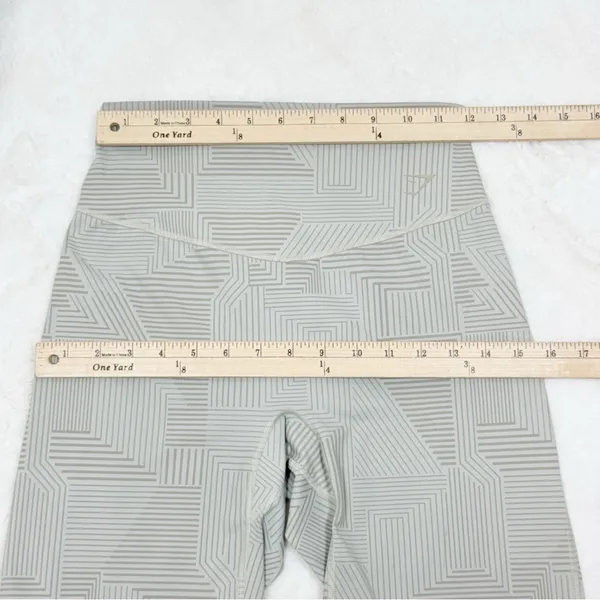 Gymshark Elevate Geometric Print Cycling Gym‎ Shorts Taupe Tan Medium - Image 7