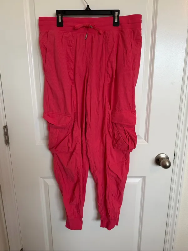Lululemon Dance Studio Relaxed-Fit Mid-Rise Cargo Jogger Large - Image 2