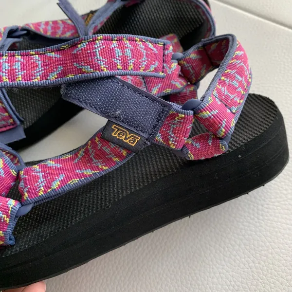 Teva midform universal strappy sandals triton raspberry sorbet womens Size 10 - Image 3