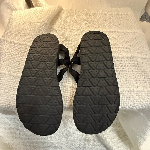 Islander Black Women's Sandals Size 5.5 - Image 3