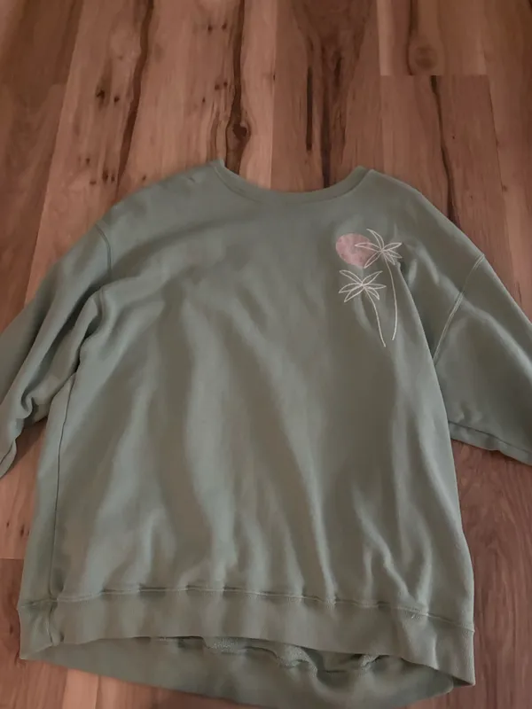 Hollister sweatshirt - Image 2