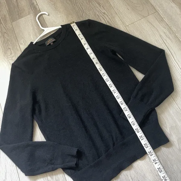 Quince Cashmere Sweater mongolian crewneck womens Black (medium) classic office - Image 6