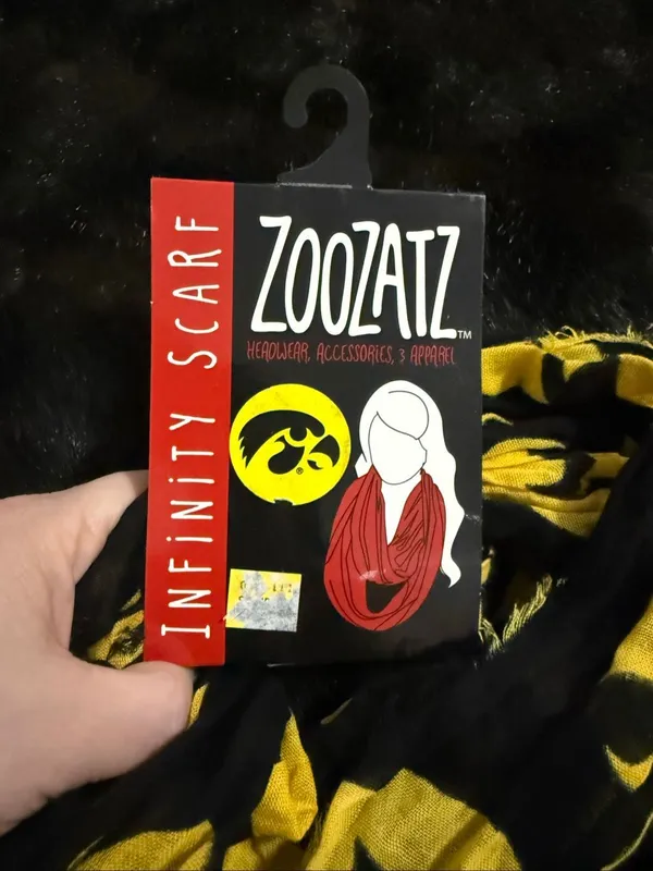 Official Iowa Hawkeyes: ZooZatz Women's Thin Crinkle Infinity Scarf - Yellow Blk - Image 2