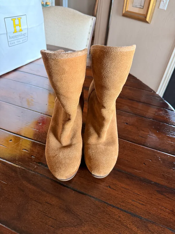 Ugg healed Shearling Boots - Image 2