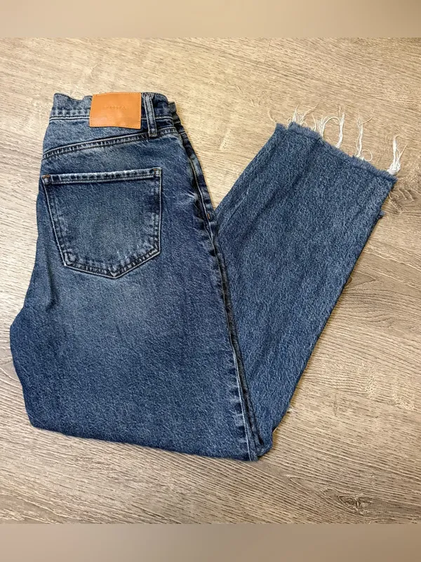 •EXPRESS• HIGH RISE STRAIGHT ANKLE JEANS - Image 2