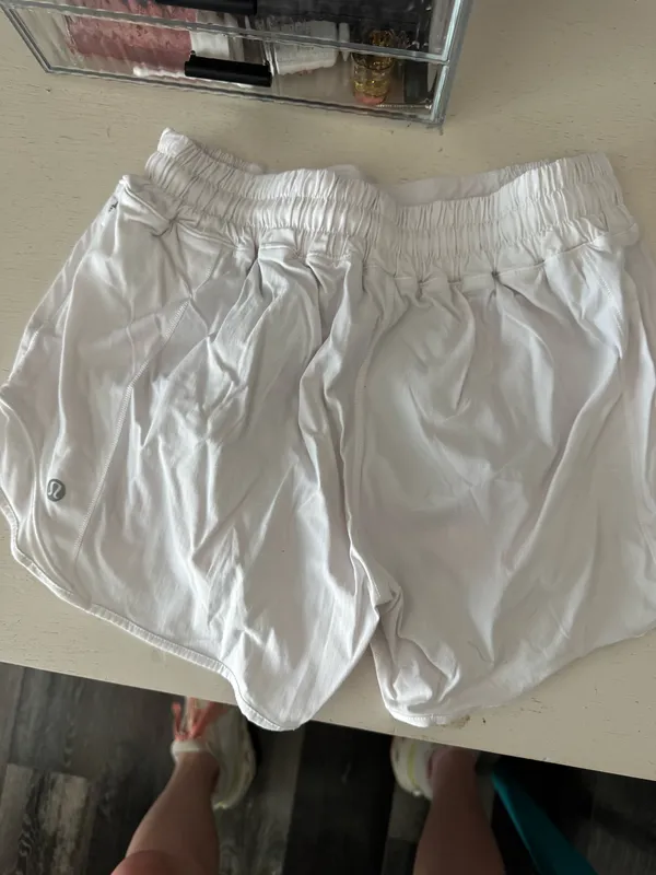 Lululemon Shorts Hotty Hot 4" - Image 2