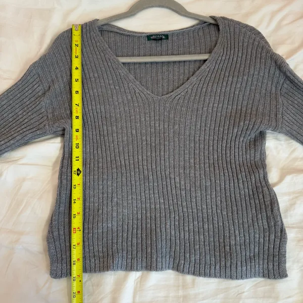 Wild Fable Gray Ribbed V-Neck Sweater Size Small - Image 6