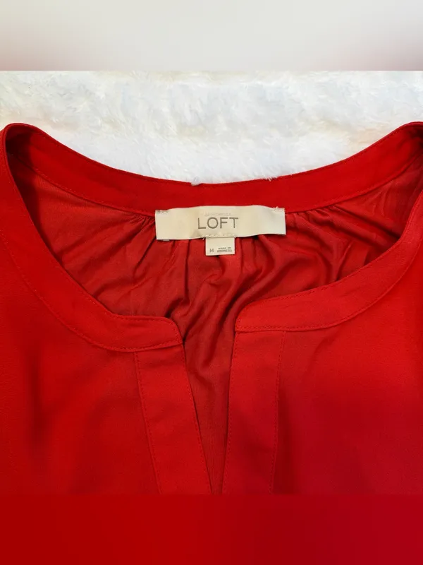 LOFT Loft Women’s Red Sleeveless Notch Neck Blouse Top Size Medium - Image 4