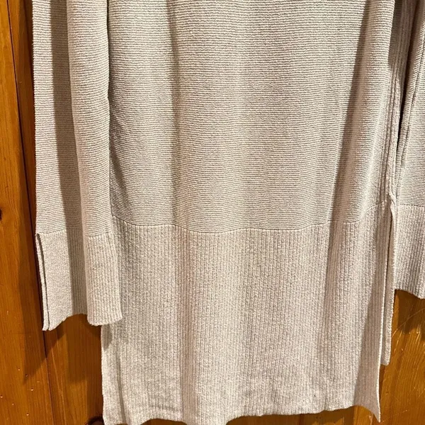 Free People criss cross v neck sweater medium - Image 8