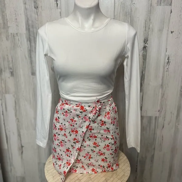 White Open-Back Long Sleeve Crop Top & Floral Mini Skirt Set – Size Small - Image 2