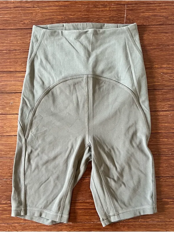 Lululemon Blissful Bend Super High-Rise Short 8", Army Green Size 0 work out - Image 3