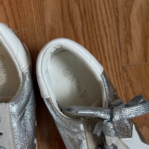 Nature Breeze Silver Metallic Star Fashion Sneakers Womens 6.5 Low Top Lace‎ Up - Image 2