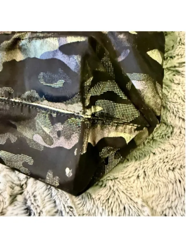 NEW Sol and Selene It Girl Reversible Metallic Camo Tote NWOT - Image 15