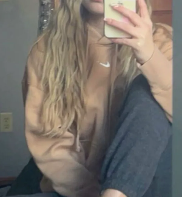 Brown Nike Hoodie - Image 4