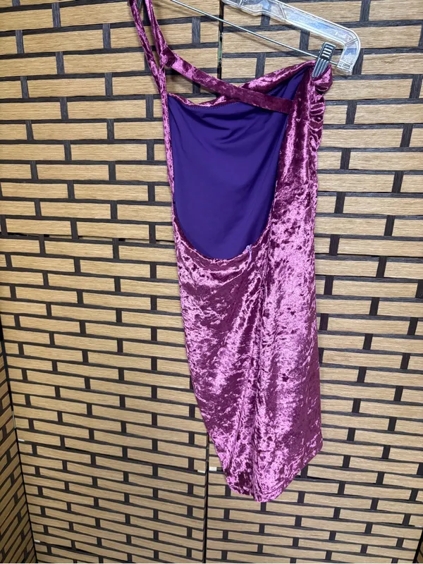 Superdown Pink Crushed Velvet One Shoulder Dress Size Medium - Image 4