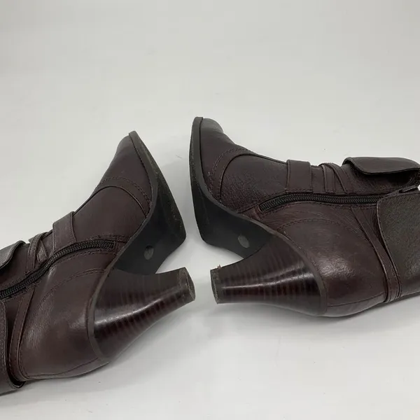 St. Johns Bay Womens 9M Brown Leather Ankle Boots Stacked Heel & Buckle Details - Image 8