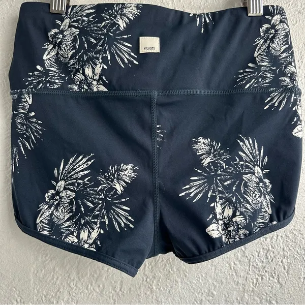 Vuori Navy Floral Activewear - Image 7