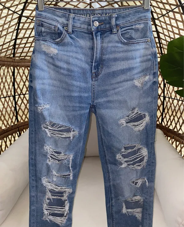 American Eagle Outfitters women’s heavy distressed ripped mom jean size - Image 6