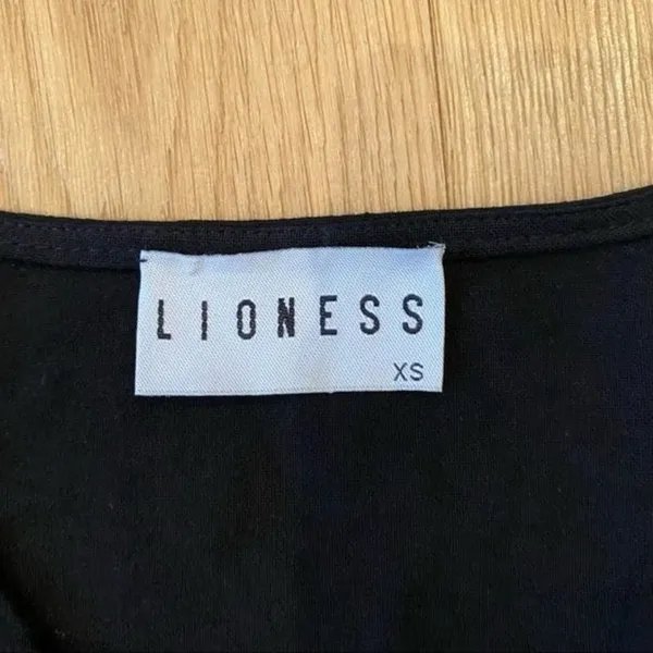 Lioness Long Sleeve Tie Front Crop Top in Black - Image 5