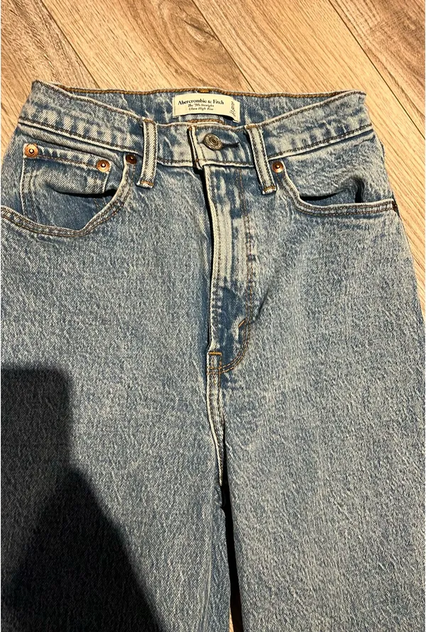 Abercrombie Ultra High-Rise Straight Jeans Curve Love - Image 5