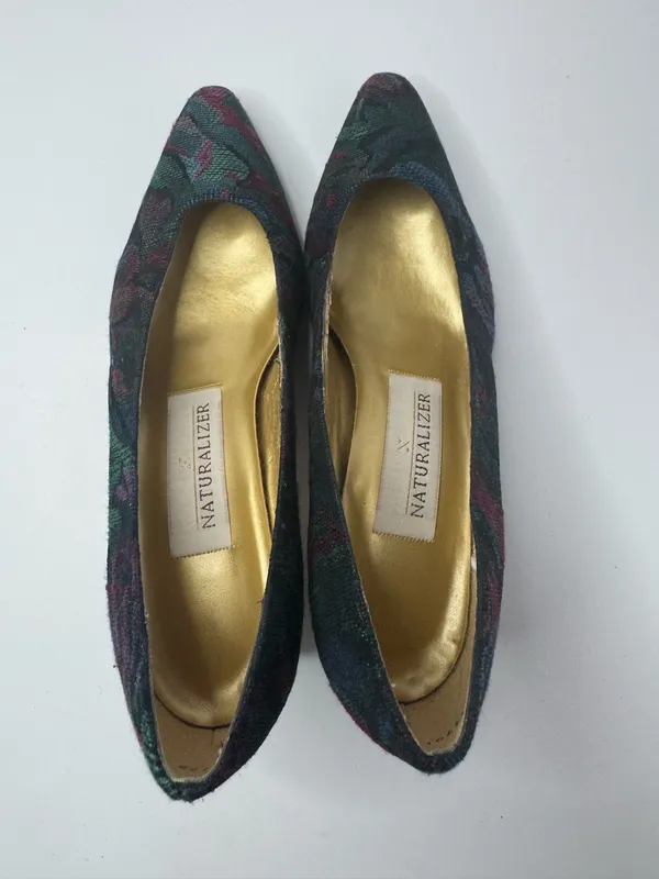 Naturalizer Red and Green Kitten Heels Size 7.5 - Image 4