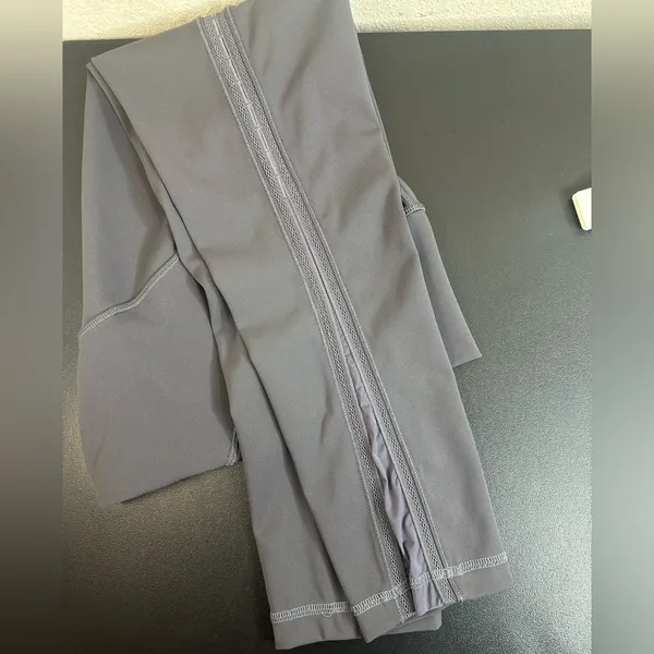 Lululemon Wunder Under Hi-Rise 23” tights size 4 - Image 3