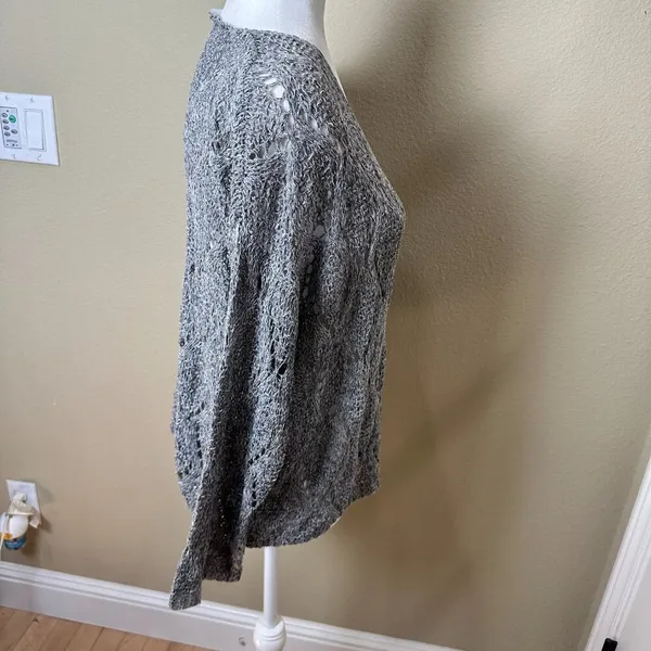 NWT VERTE Boutique Open Weave Crochet Grey Knit Sweater - S/M - Image 9