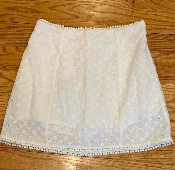 Urban Outfitters Le Lis White Eyelet Pom Pom Mini Skirt Lined S - Image 3