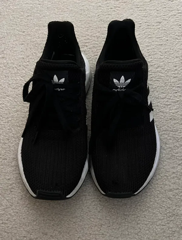 Adidas Tennis Shoes - Image 2