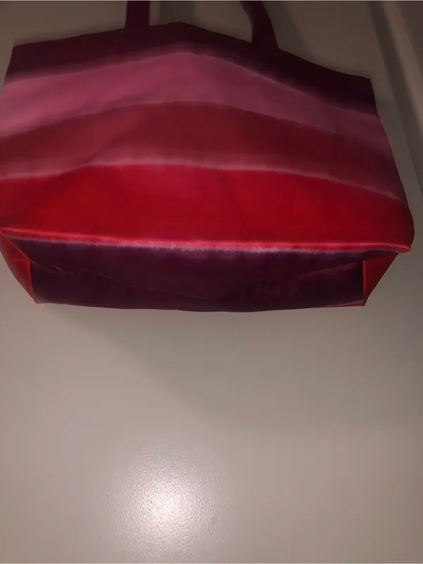 Clinique Satin Ombre Tote in Berry, Pink & Red - Image 5