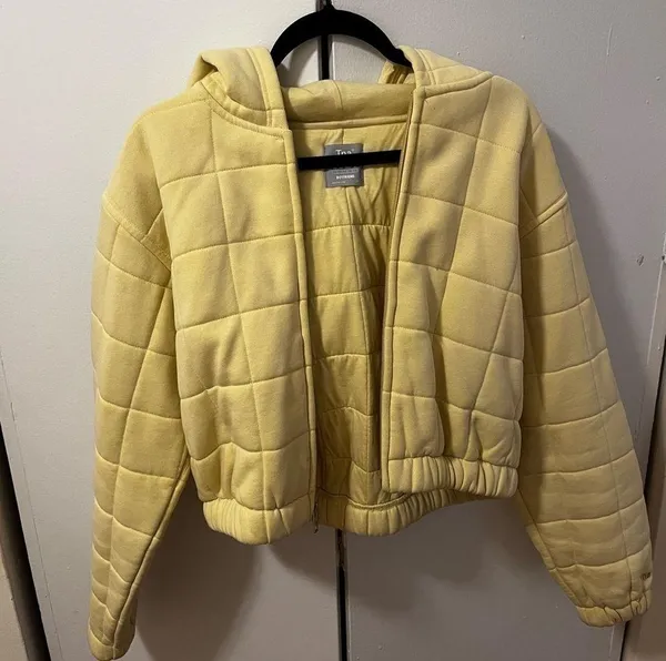 Aritzia TNA Quilted Sweatshirt - Image 7
