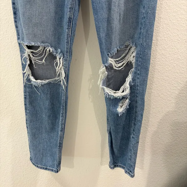 American Eagle Strigid High Waisted Ripped Mom Jean Size 4 Regular - Image 5