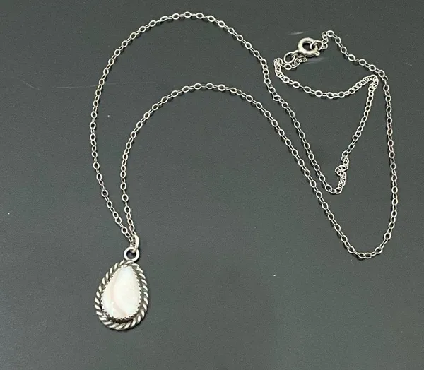 Vintage Native American Sterling Silver Mother Of Pearl Teardrop Pendant Necklac - Image 7