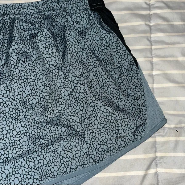 NIKE gray speckled shorts, size Large, elastic waist with drawstring, lined - Image 3