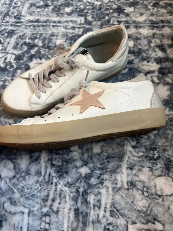ShuShop White Sneakers with Taupe Accents and Star Detail - Image 2