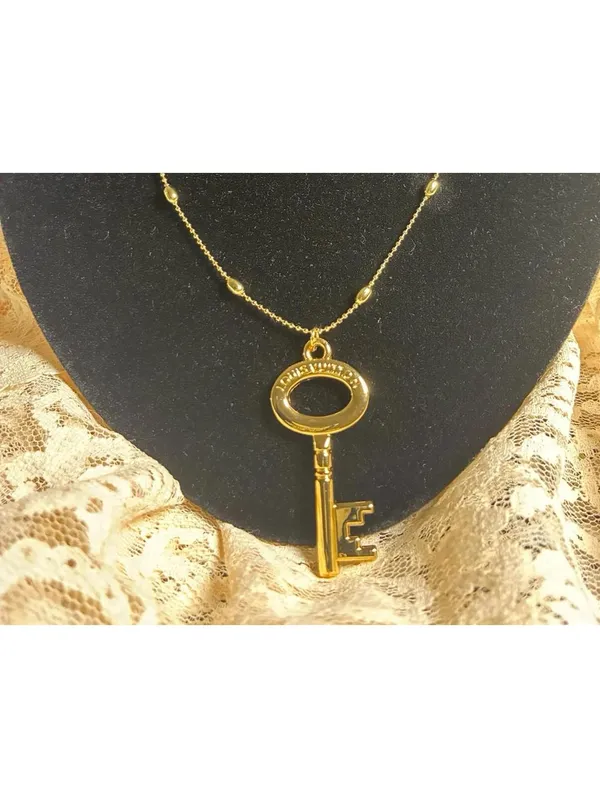 Gold tone Key Pendant Necklace 18” - Image 4