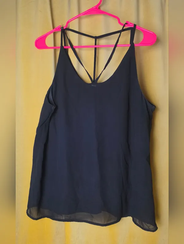 Black Flowy Tank Size M - Image 2